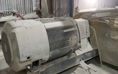 Proactive alert on a conveyor drive prevents unplanned downtime for a building materials manufacturer
